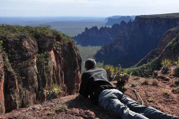 Admirando o cenário da Cidade de Pedra, na Chapada dos Guimarães, em Mato Grosso